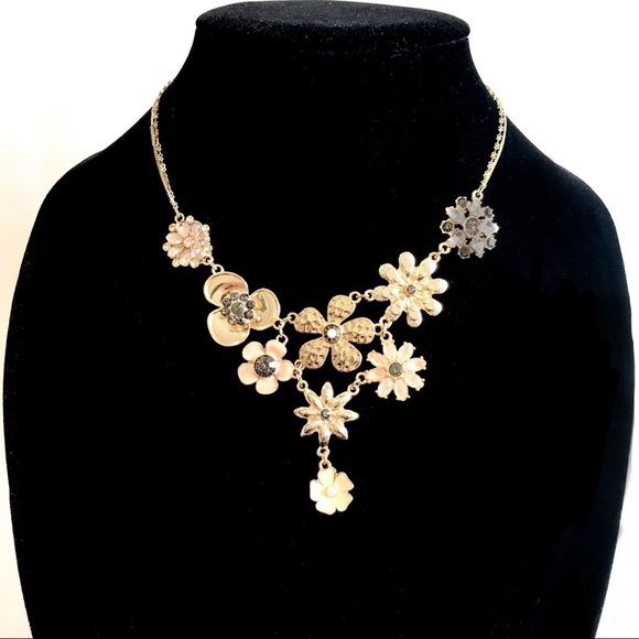 Lauren Conrad Floral Statement Necklace - Picture 1 of 2